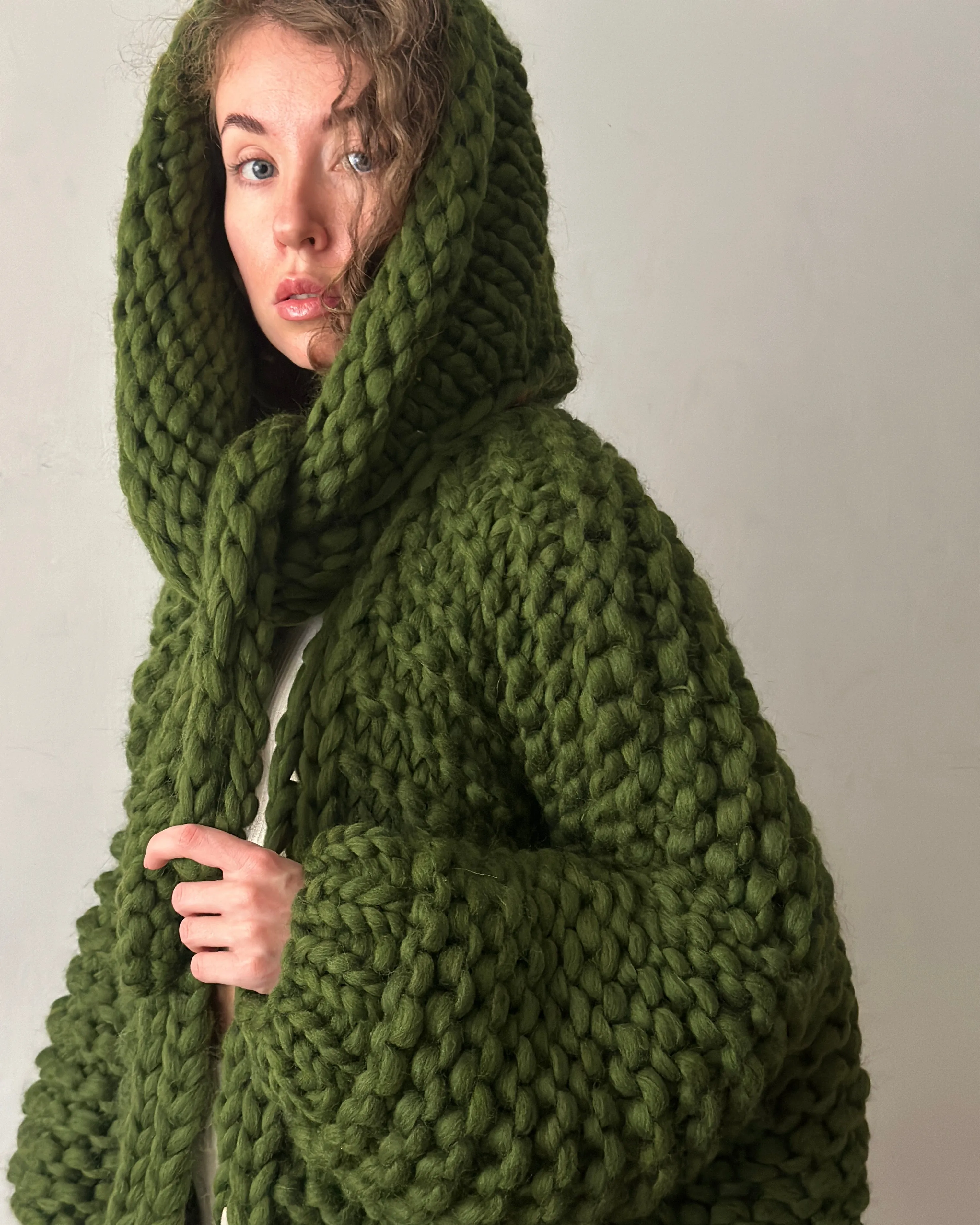 Hand-woven merino wool head scarf Capucine Olive