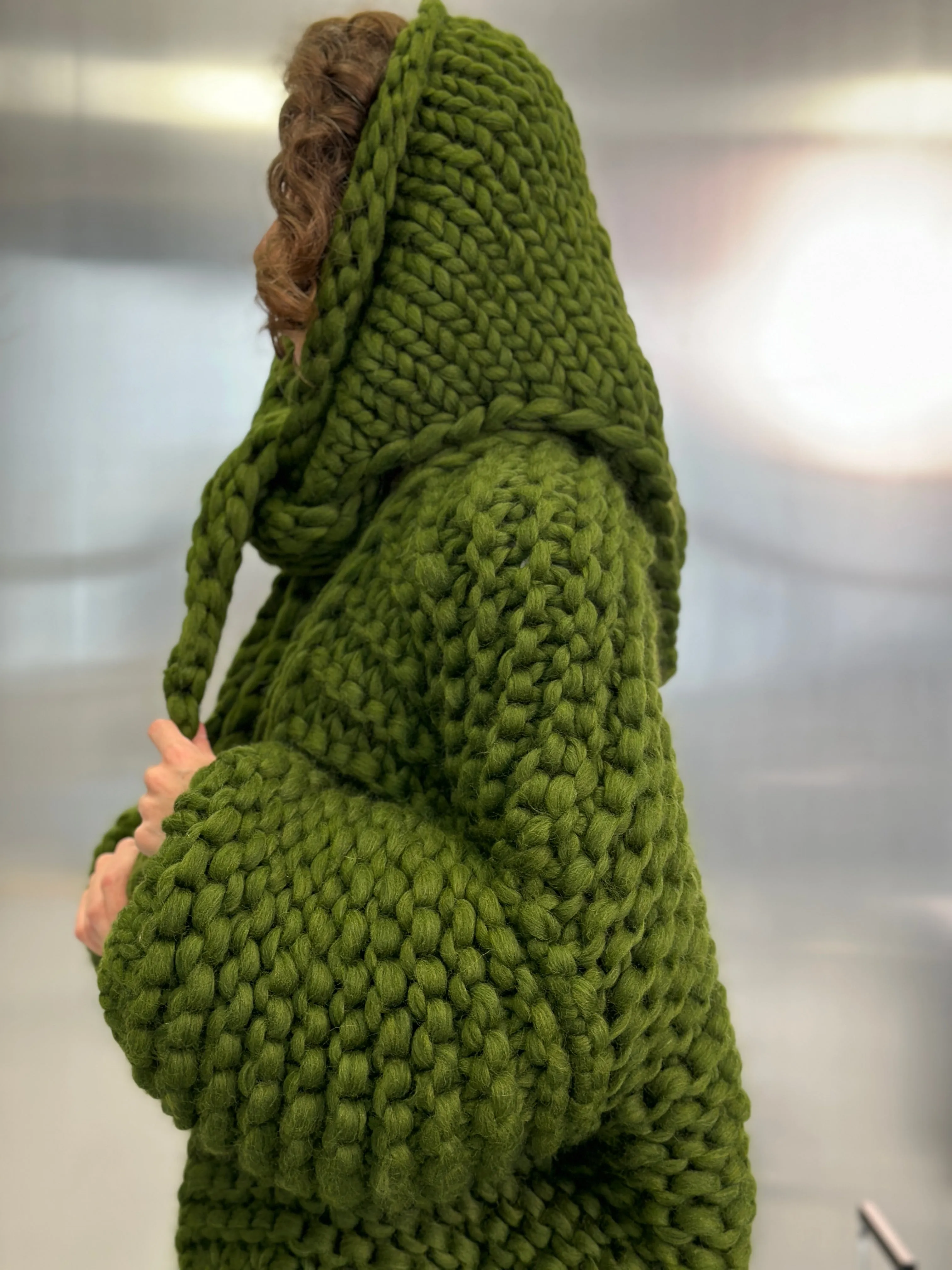 Hand-woven merino wool head scarf Capucine Olive