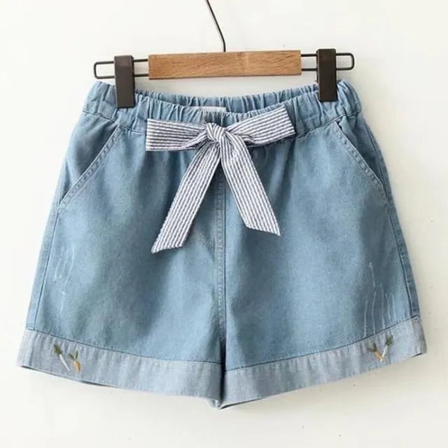 Rabbit Embroidery Vintage Denim Shorts